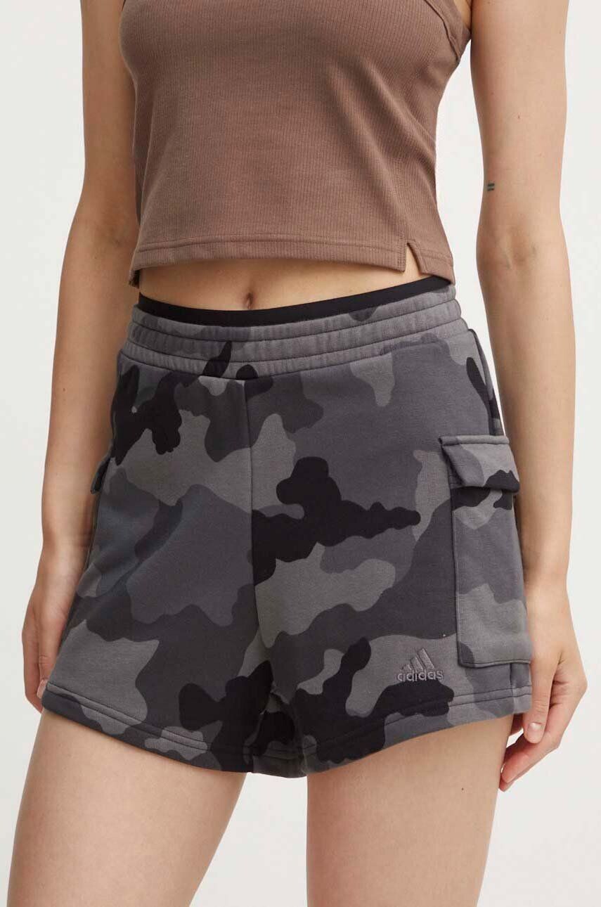 

Камуфляжные шорты adidas, серый
