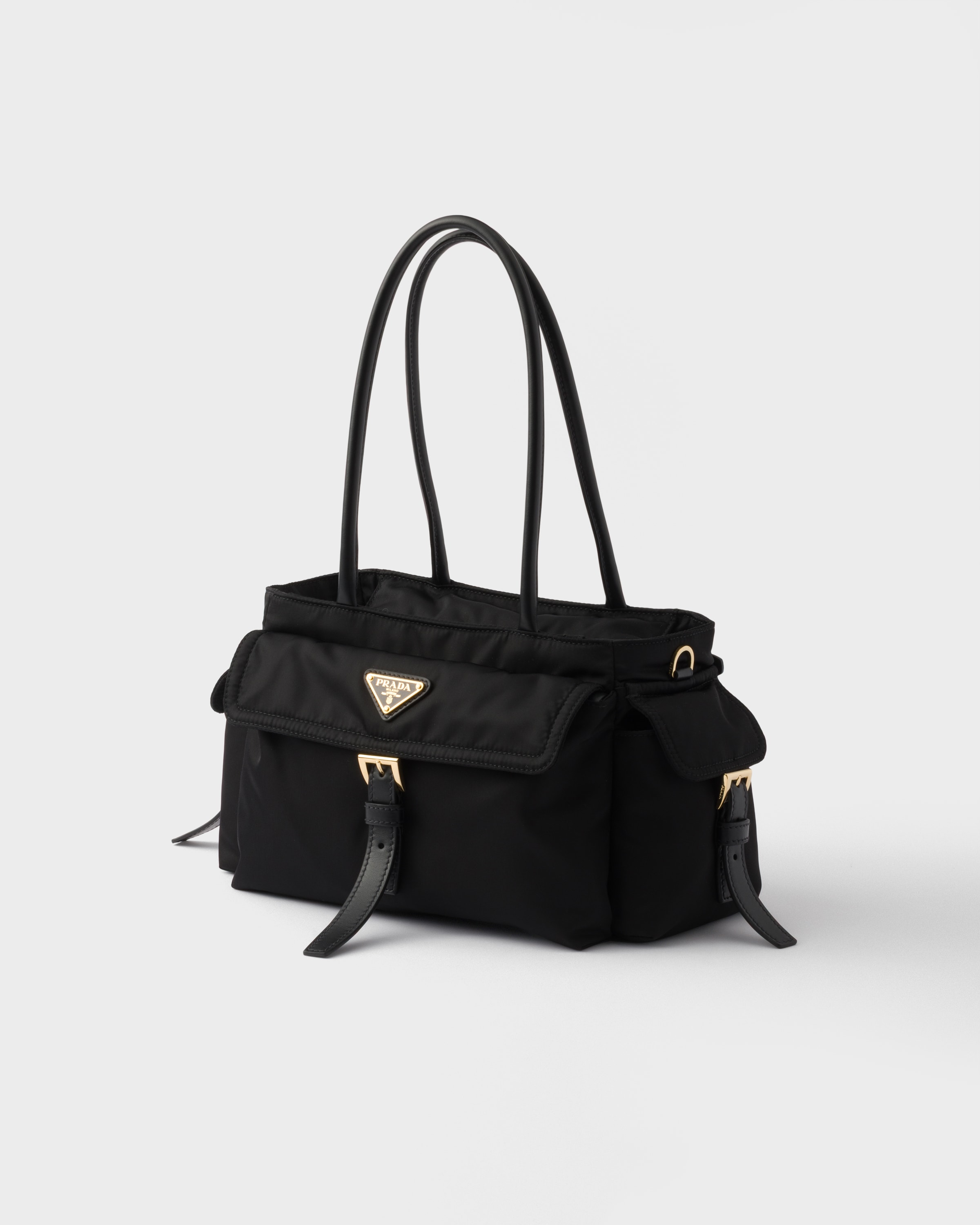 Сумка-тоут Prada Explore среднего размера из Re-Nylon и кожи Prada, черный — фото 3