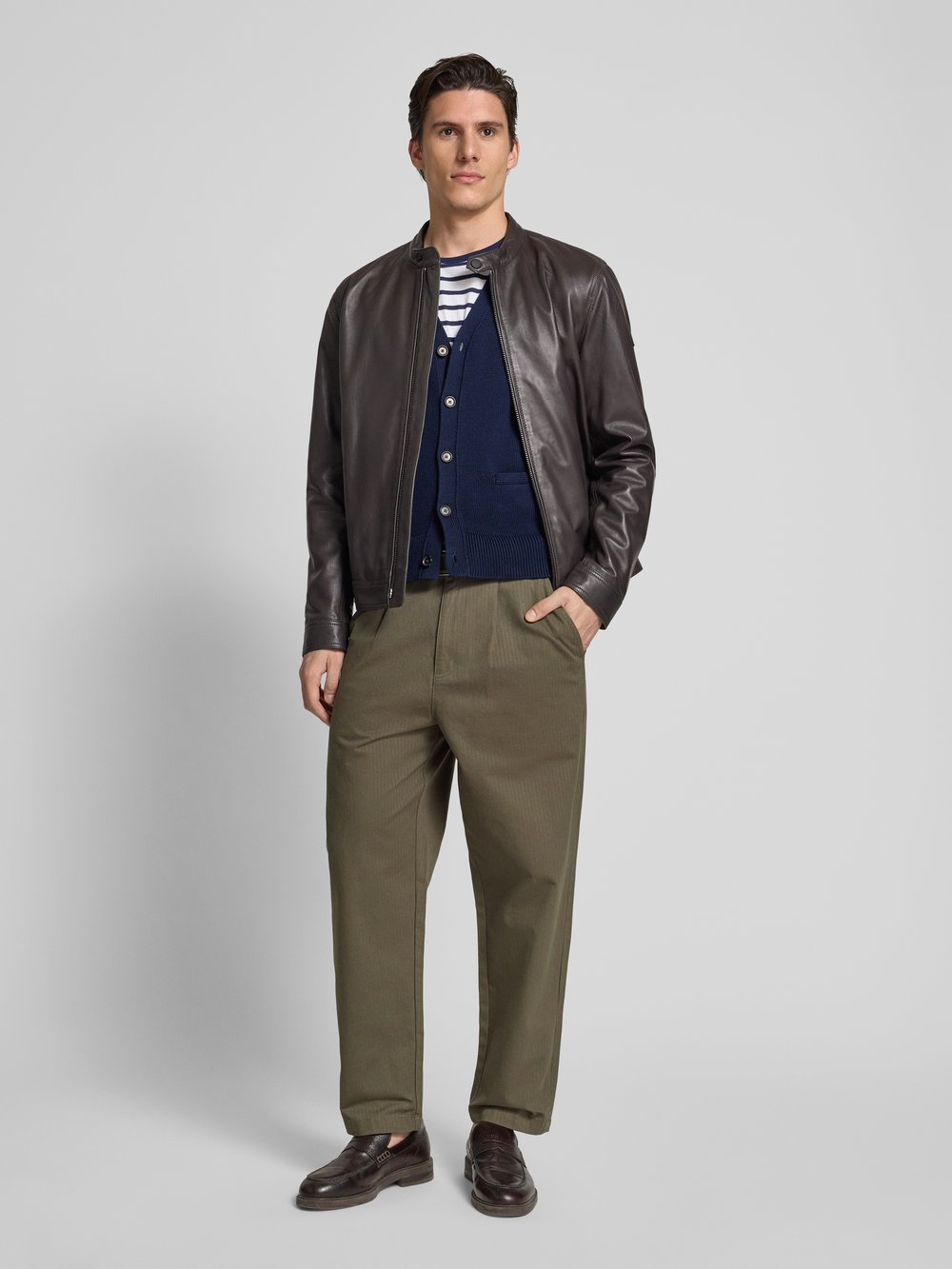 

Брюки прямого кроя со складками Barbour, песочный