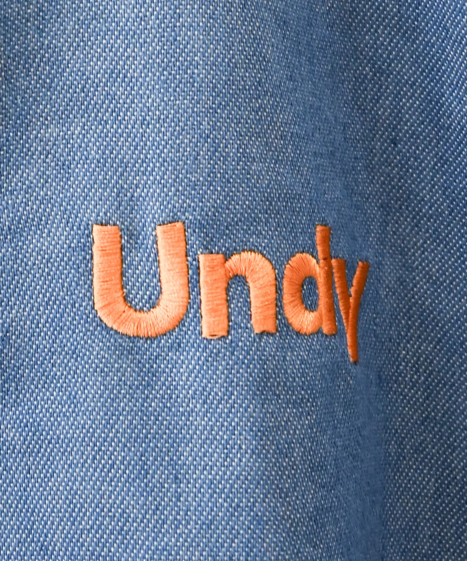 Детская джинсовая рубашка undeny средней длины с резинкой на манжетах тёмно-синяя — фото 4