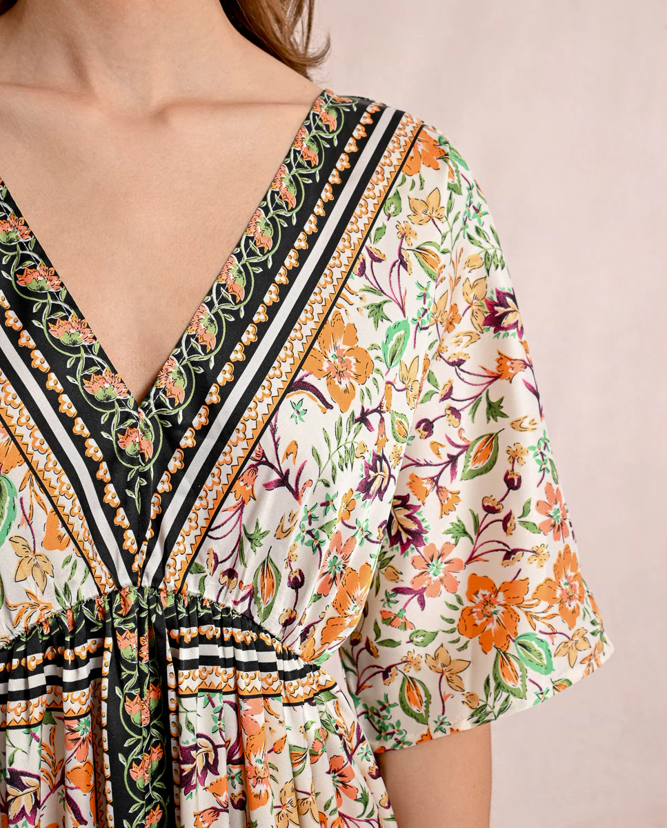 

Короткое платье с принтом и шнуровкой на спине Molly Bracken, цвет Crudo