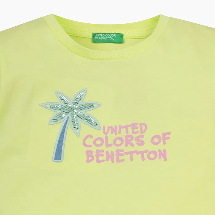 Детская жёлтая футболка с блестящим акцентом от Benetton Kids — фото 3