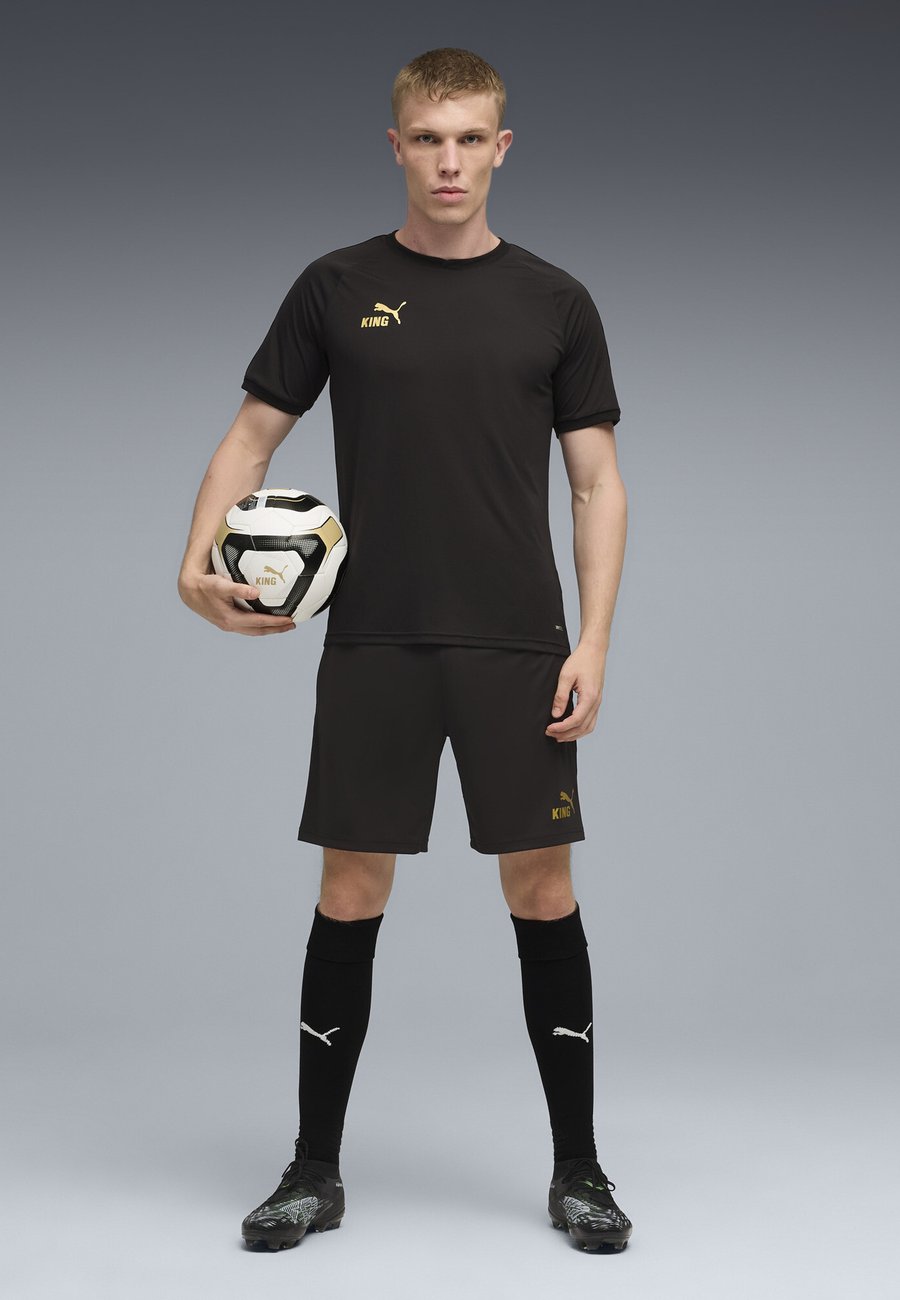 

Футболка Puma KINGTOUCH , Black- Gold/Black, Черный, Футболка Puma KINGTOUCH , Black- Gold/Black