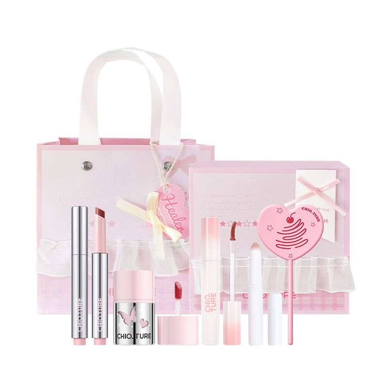 

Набор косметики Winter Day Sweetheart с легкой растушевкой, натуральным глянцевым блеском для губ и увлажняющим зеркальным финишем CHIOTURE