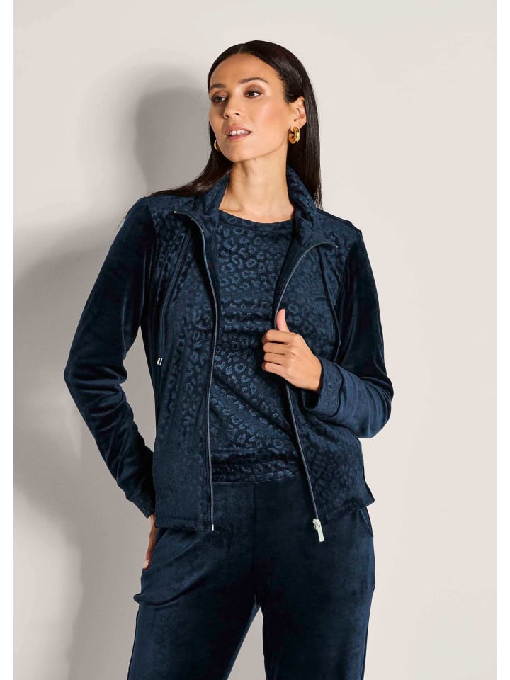 

MADELEINE Пушистая велюровая куртка на молнии темно-синего цвета