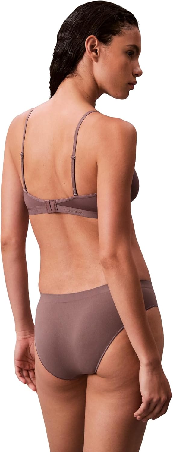 Женский бюстгальтер-бралетт Calvin Klein Form to Body с легкой подкладкой и треугольными чашечками, Sparrow — фото 4