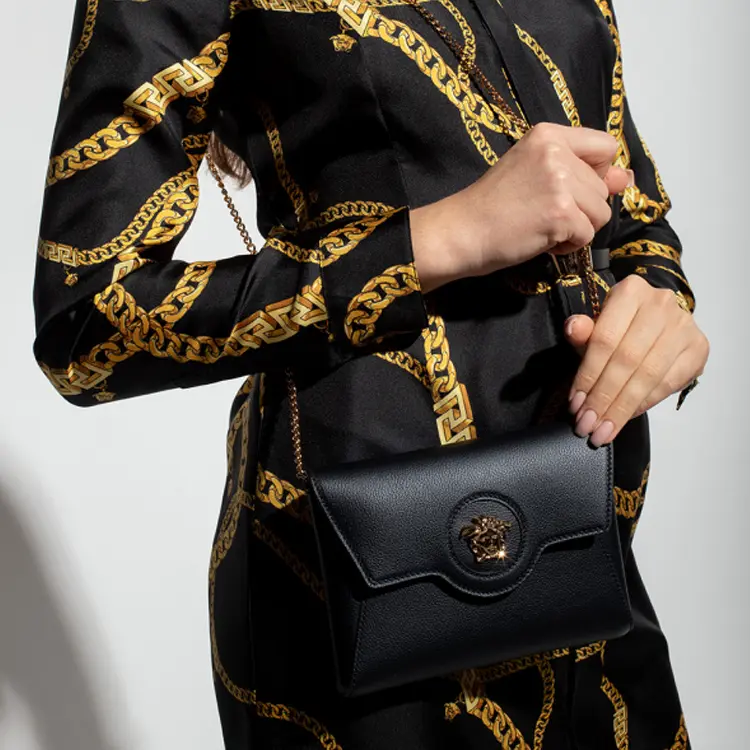 Женская черная сумка через плечо из телячьей кожи VERSACE, Set (Bag+Dust Bag) — фото 4