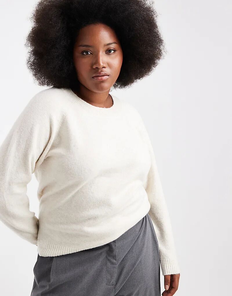 

Мягкий вязаный джемпер Vero Moda Curve с круглым вырезом кремового цвета