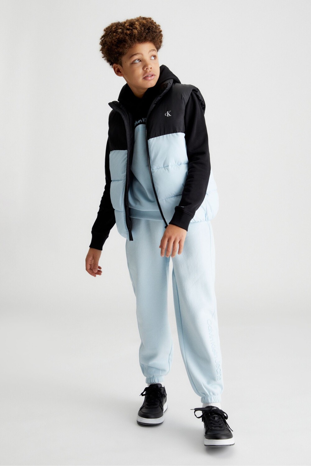 

Махровая толстовка в стиле колорблок Calvin Klein Jeans, синий