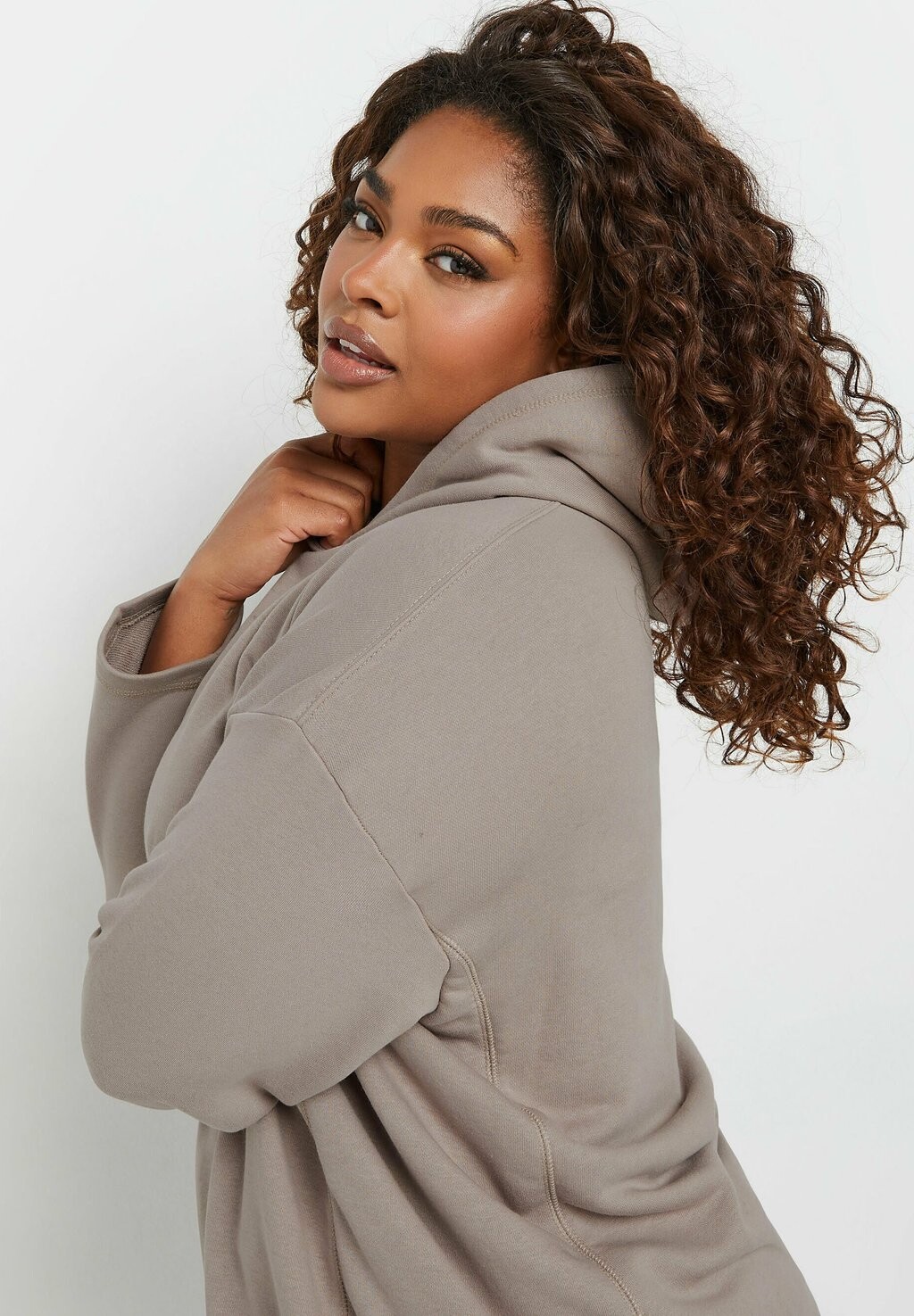 

Толстовка с капюшоном OVERSIZED LONG SLEEVE Yours Clothing, темно-коричневый