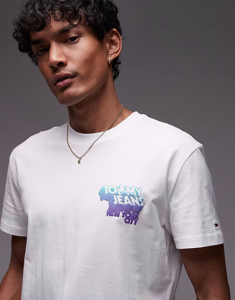 

Футболка Tommy Jeans Stack Backprint белого цвета
