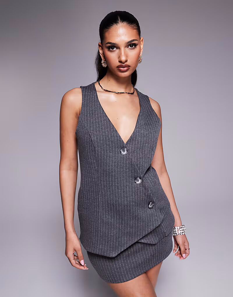 

Асимметричный жилет River Island в тонкую серую полоску