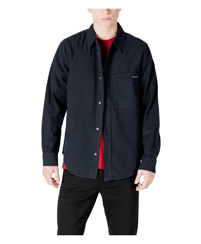 

Черная хлопковая рубашка с застежкой на пуговицы и классическим воротником. Calvin Klein Jeans, черный