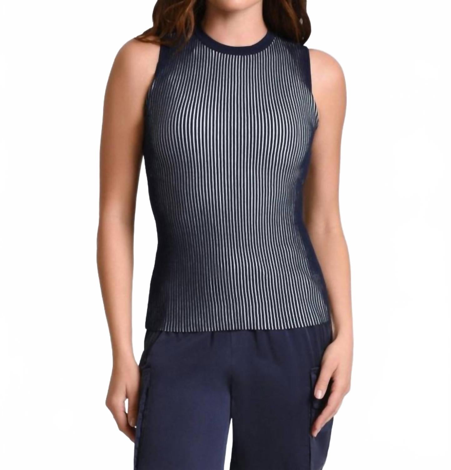 

Двухцветный ребристый топ в цвете navy blue BLANC NOIR