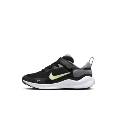 

Кроссовки Nike Revolution 7, цвет Black/Smoke Grey/White/Barely Volt