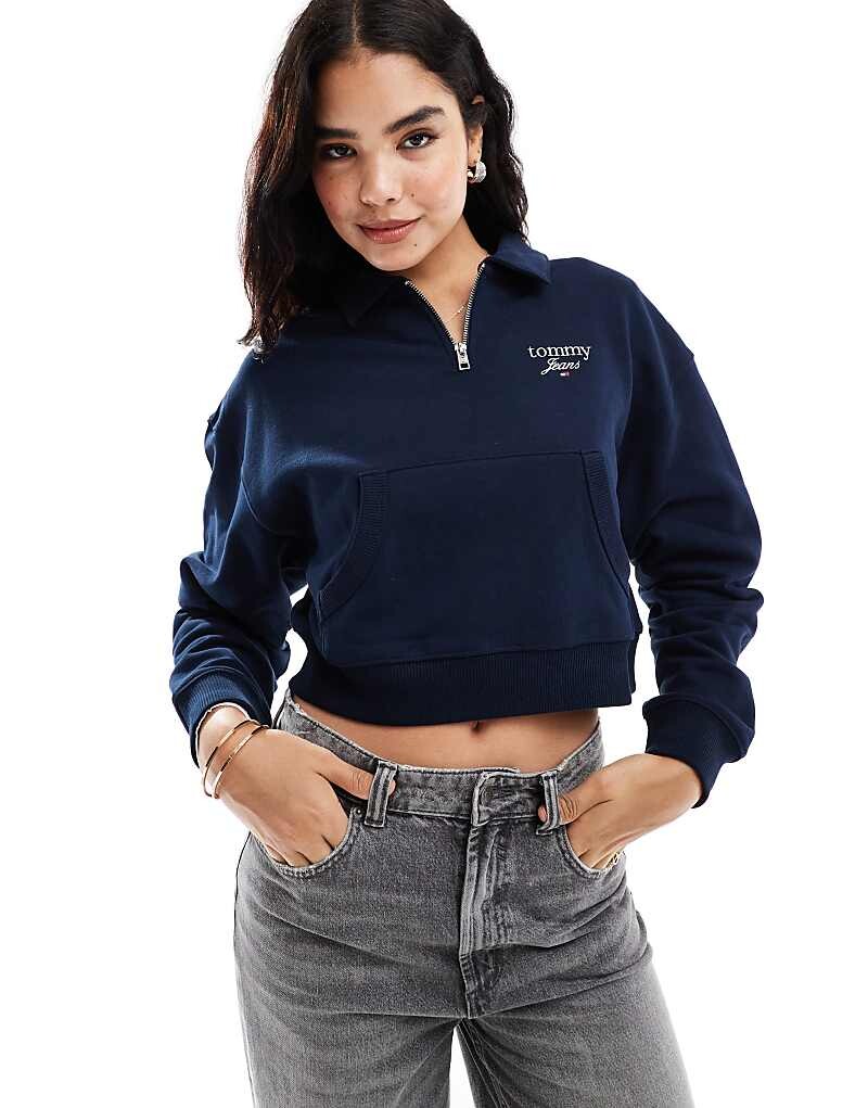 

Tommy Jeans – темно-синяя толстовка свободного кроя с молнией на шее