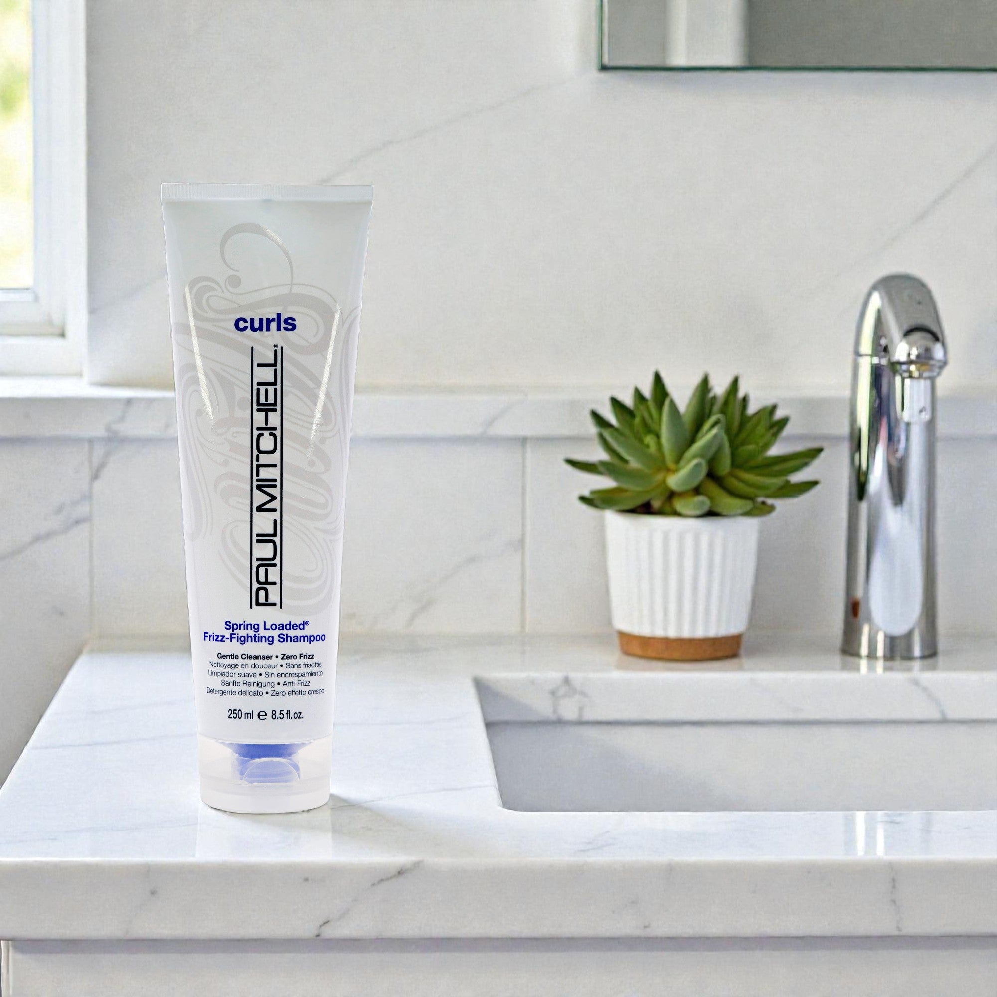 Шампунь для волос Curls Spring Loaded Frizz-Fighting Shampoo от Paul Mitchell, унисекс, 240 мл, прозрачный — фото 2