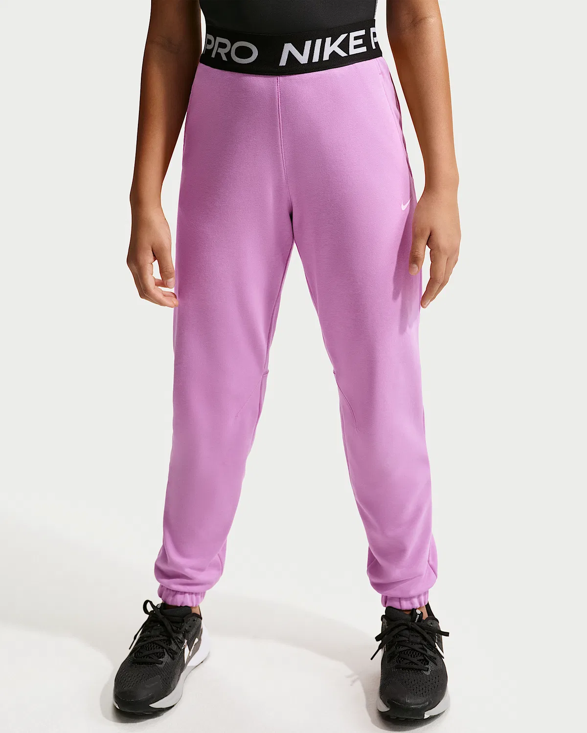 Детские (девчачьи) джоггеры Nike Pro Fleece Dri-FIT, Light Magenta/Light Magenta/Black/White — фото 2