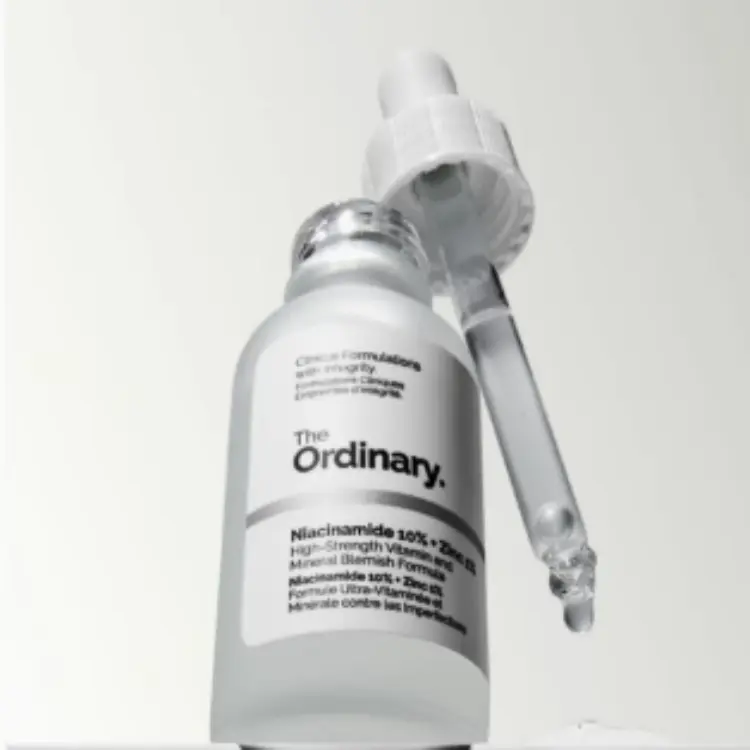 Набор сывороток The Ordinary: осветляющая сыворотка Alpha Arbutin 2% + HA, 30 мл + балансирующая сыворотка Niacinamide 10% + Zinc 1%, 30 мл — фото 3
