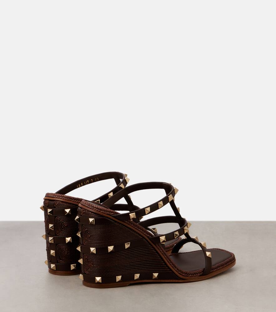 Кожаные мюли на платформе с камнями rockstud Valentino Garavani, Fondant — фото 2