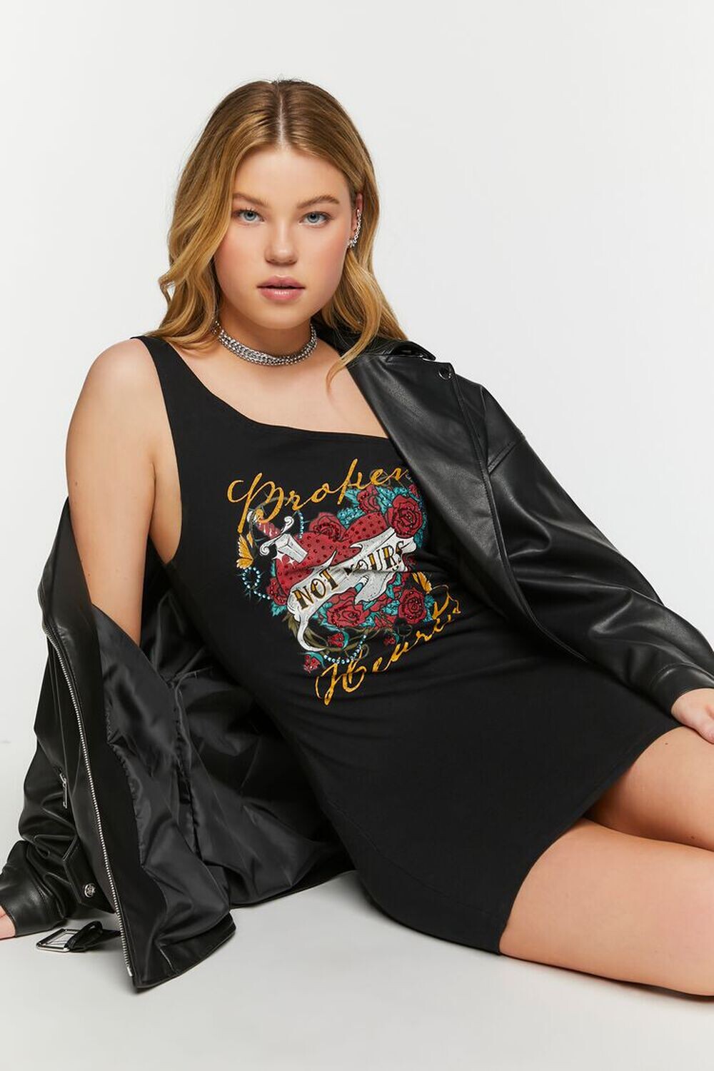 

Платье на одно плечо с рисунком Broken Hearts Forever 21, черный