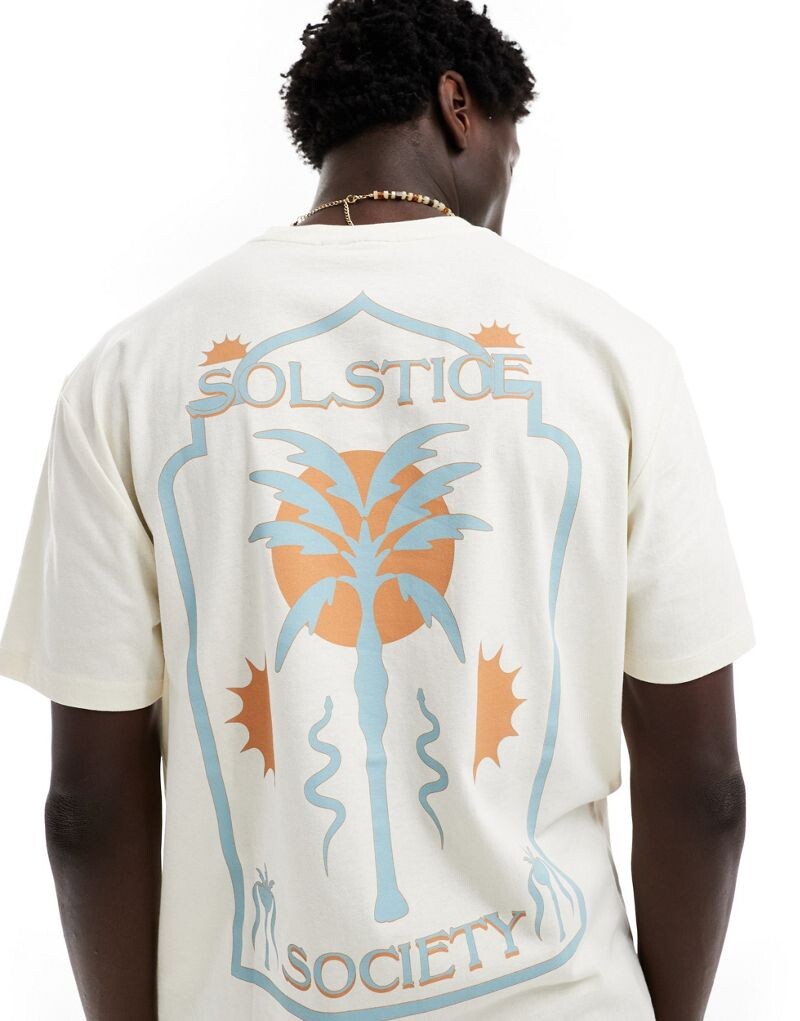 

Белая непринужденная футболка с принтом Solstice Society на спине ASOS