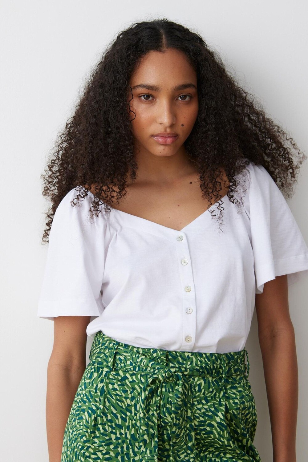 

Фактурная блузка с круглым вырезом и короткими рукавами Oliver Bonas, белый