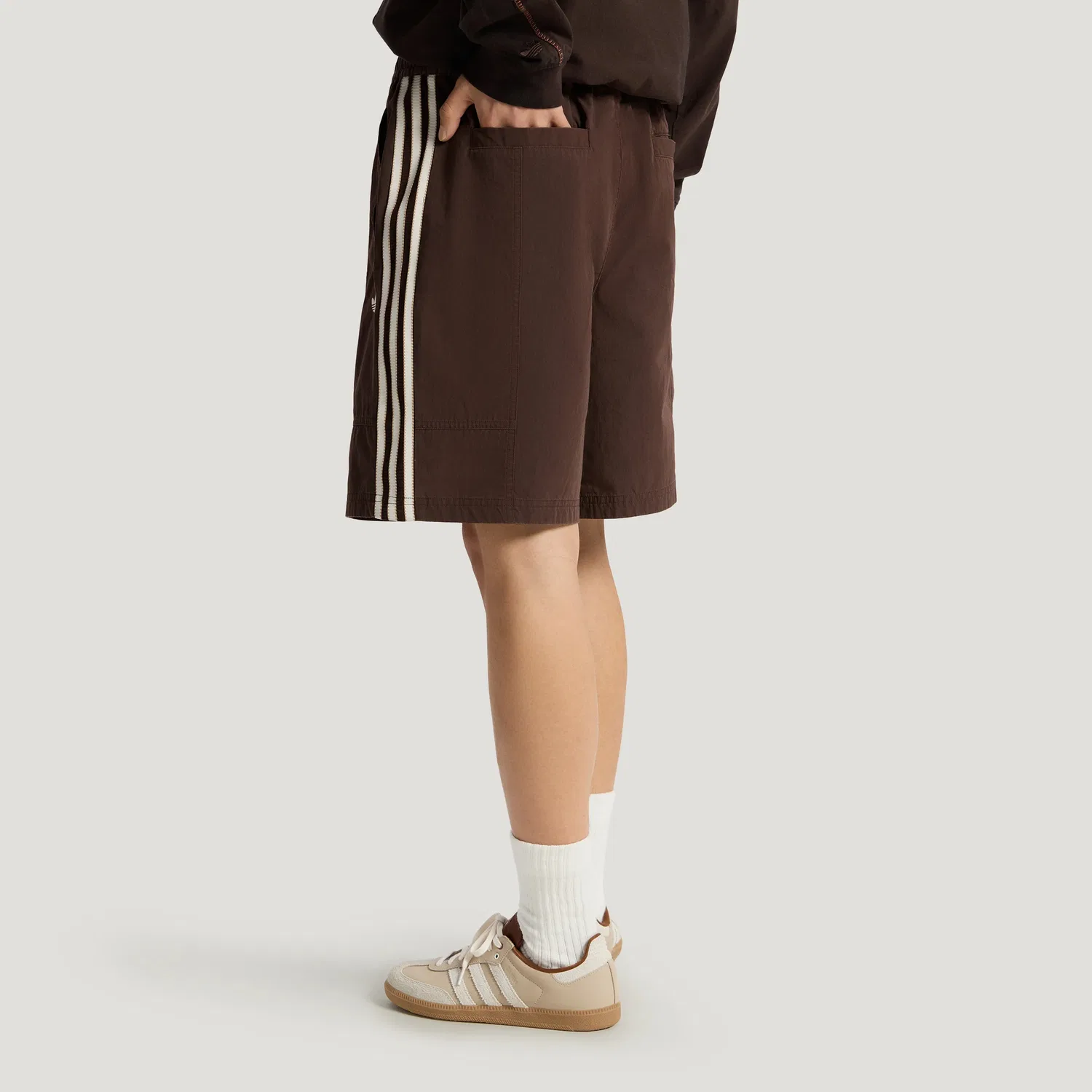 Спортивные шорты Adidas Originals x Disney коричневые — фото 4