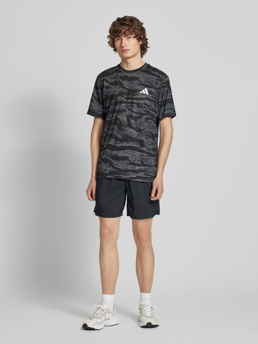 

Футболка с этикеткой Adidas Training, черный