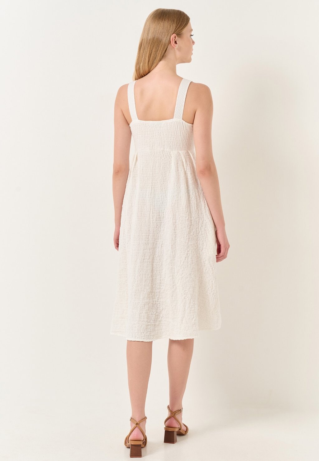

Летнее платье Flat Neck Thick Straps Jimmy Key, белое