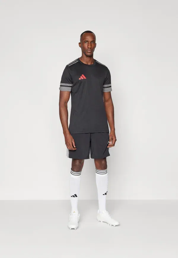 Футболка спортивная с коротким рукавом Squadra25 Adidas Performance, черный/командный серый четыре/чистый рубин — фото 2