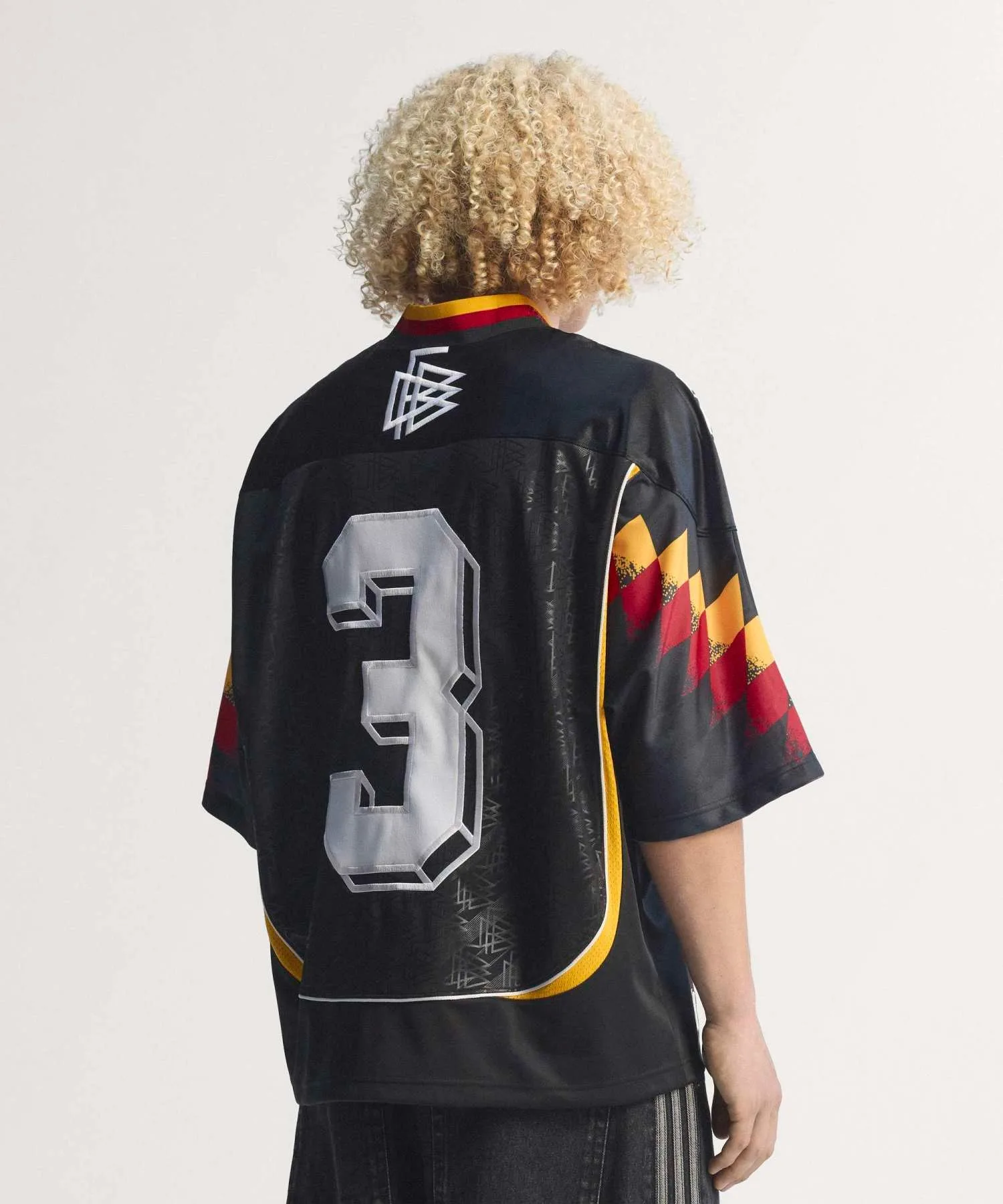 Унисекс оверсайз футболка-джерси V-образный вырез Bringback Remix Germany adidas Originals чёрная — фото 3