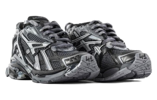 Кроссовки runner sneakers 'dark grey and black mesh and nylon' Balenciaga, серый — фото 2
