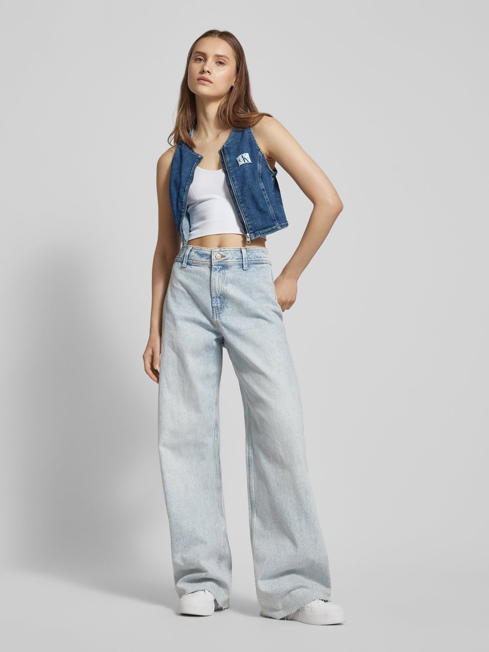 

Укороченный топ с молнией по всей длине Calvin Klein Jeans