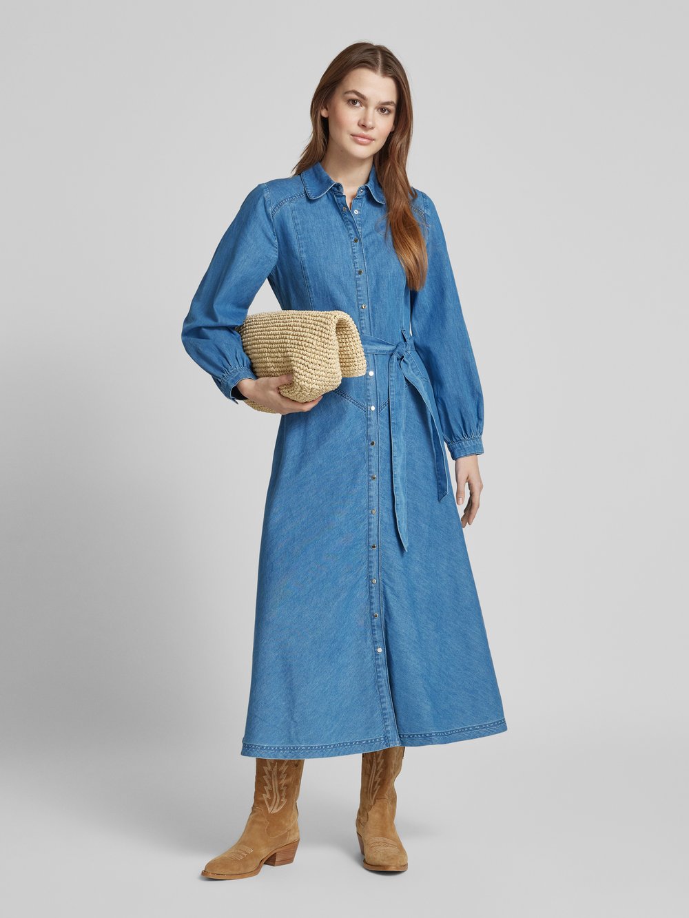 

Джинсовое платье с завязывающимся поясом, модель 'LOLA' Bash, светло-голубой