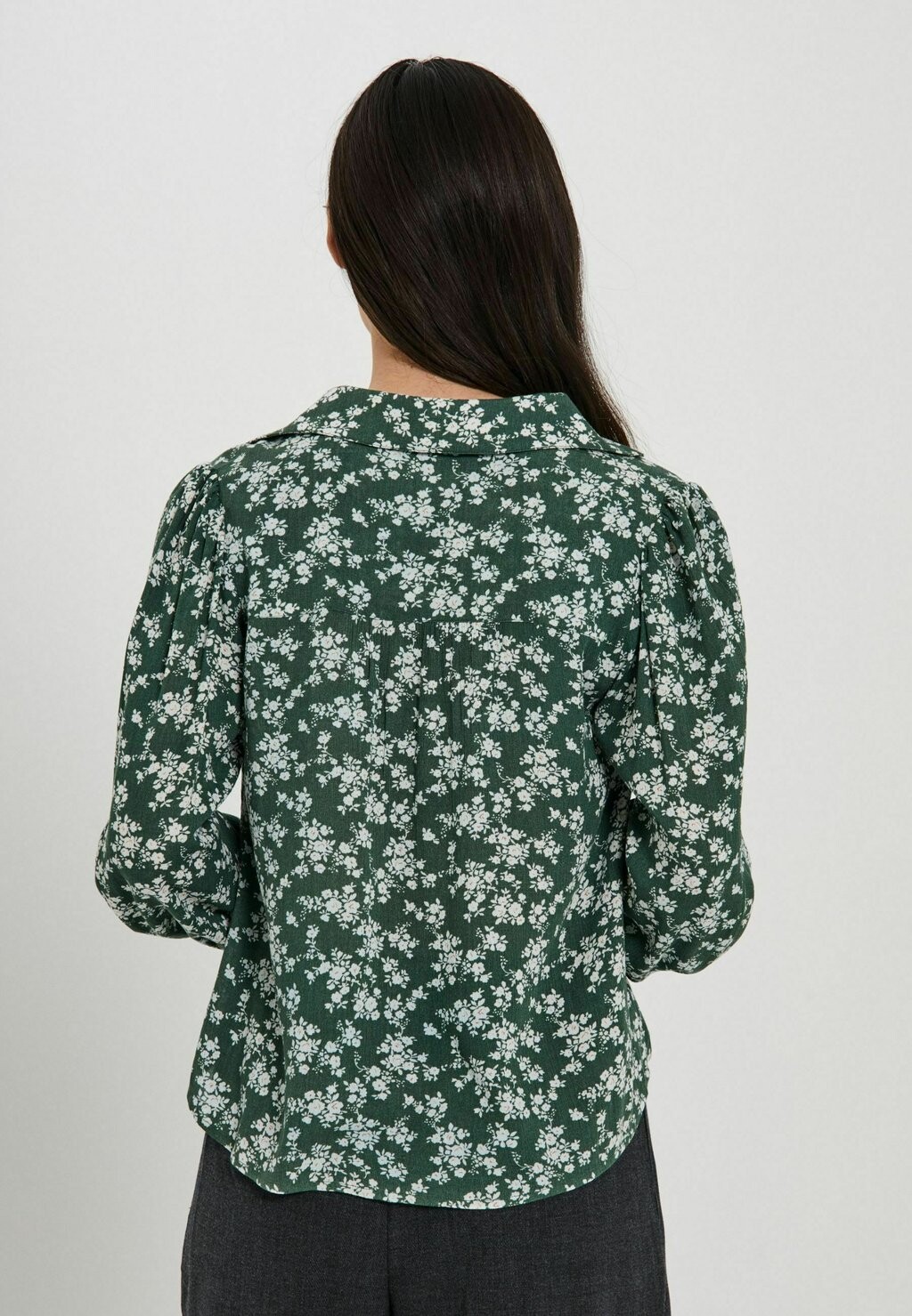 

Блуза SABBY V-NECK NORR, зеленый
