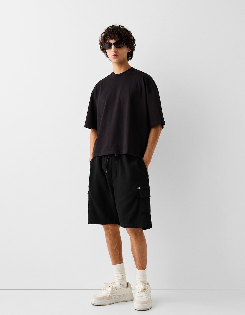 

Мягкие шорты-бермуды с карго Bershka, черный