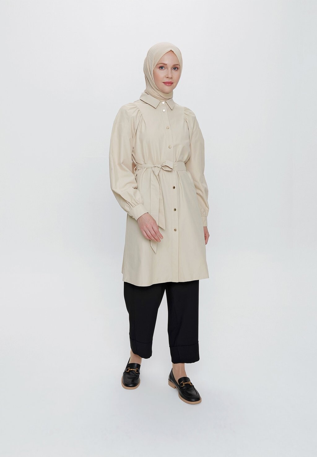 

Блузка на пуговицах MODEST SHIRRED TUNIC Armine, бежевый