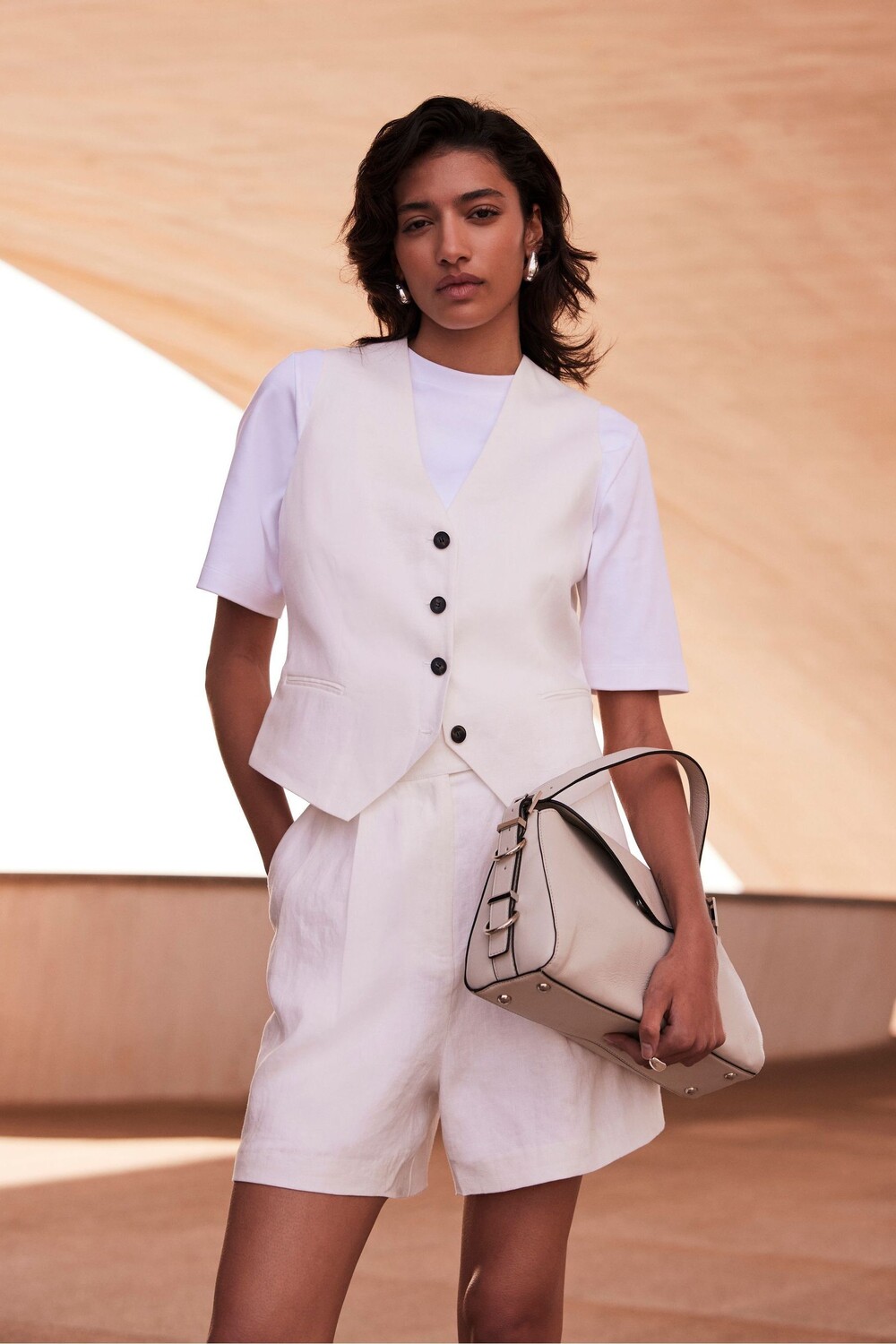 

Льняной жилет строгого кроя Mint Velvet, белый