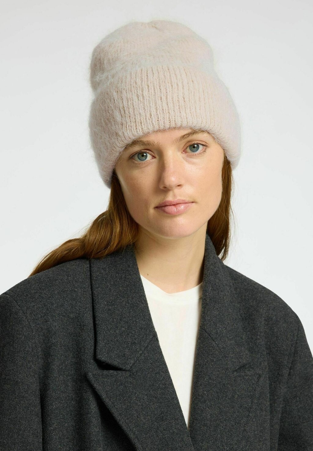 

Шапка Selected Femme, молочный