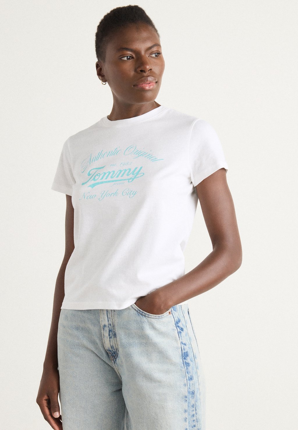 

Футболка с принтом ESSENTIAL LOGO TEE Tommy Jeans, кремовый