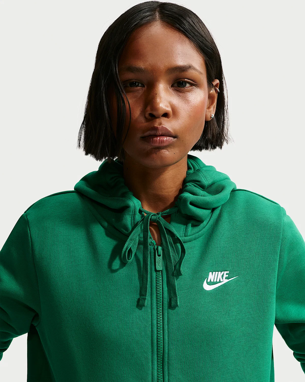 Женская флисовая худи Nike Sportswear Club Fleece на молнии, Malachite/White — фото 3