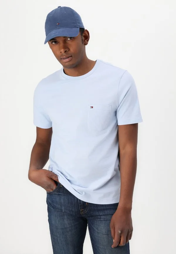 Базовая однотонная футболка с карманом Tommy Hilfiger, Breezy Blue — фото 4