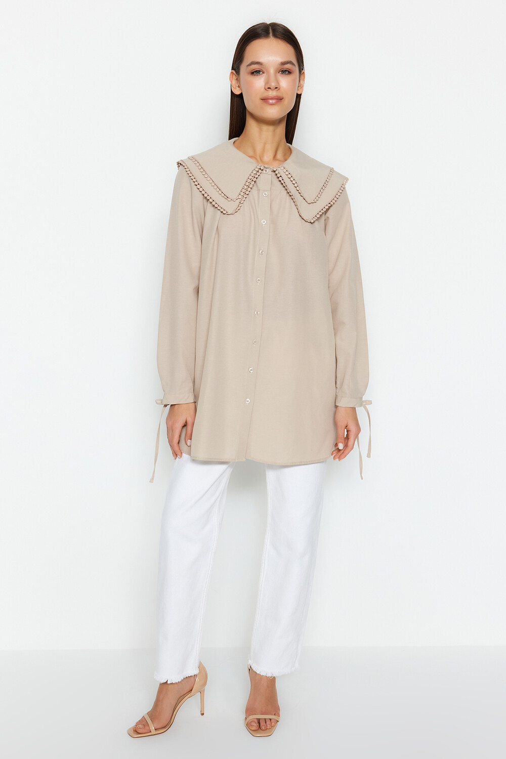 

Тканая рубашка с каменным воротником и помпоном Trendyol Modest, бежевый