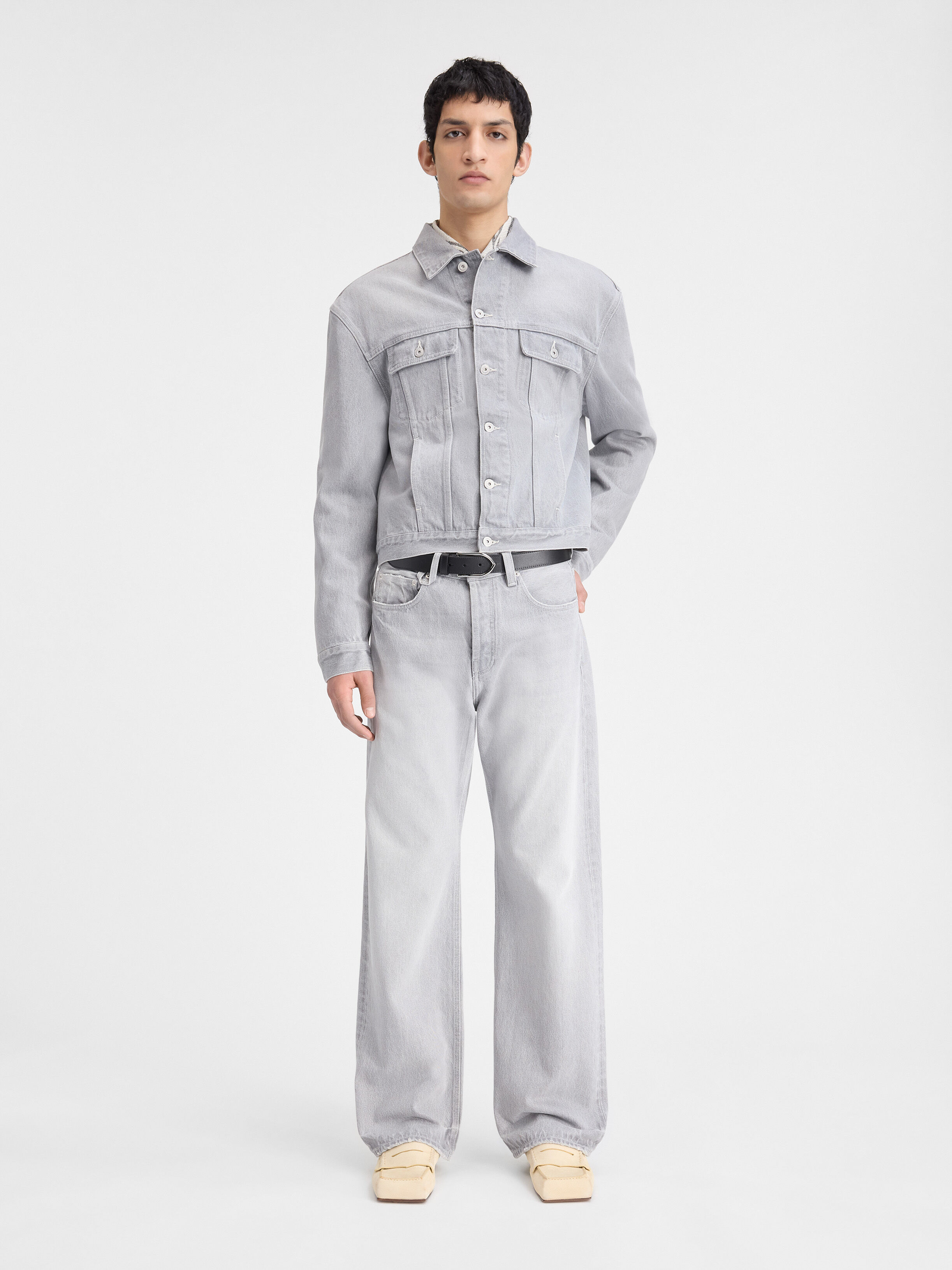 

Джинсовая куртка JACQUEMUS The denim de-Nîmes jacket, цвет Grey/Off-White
