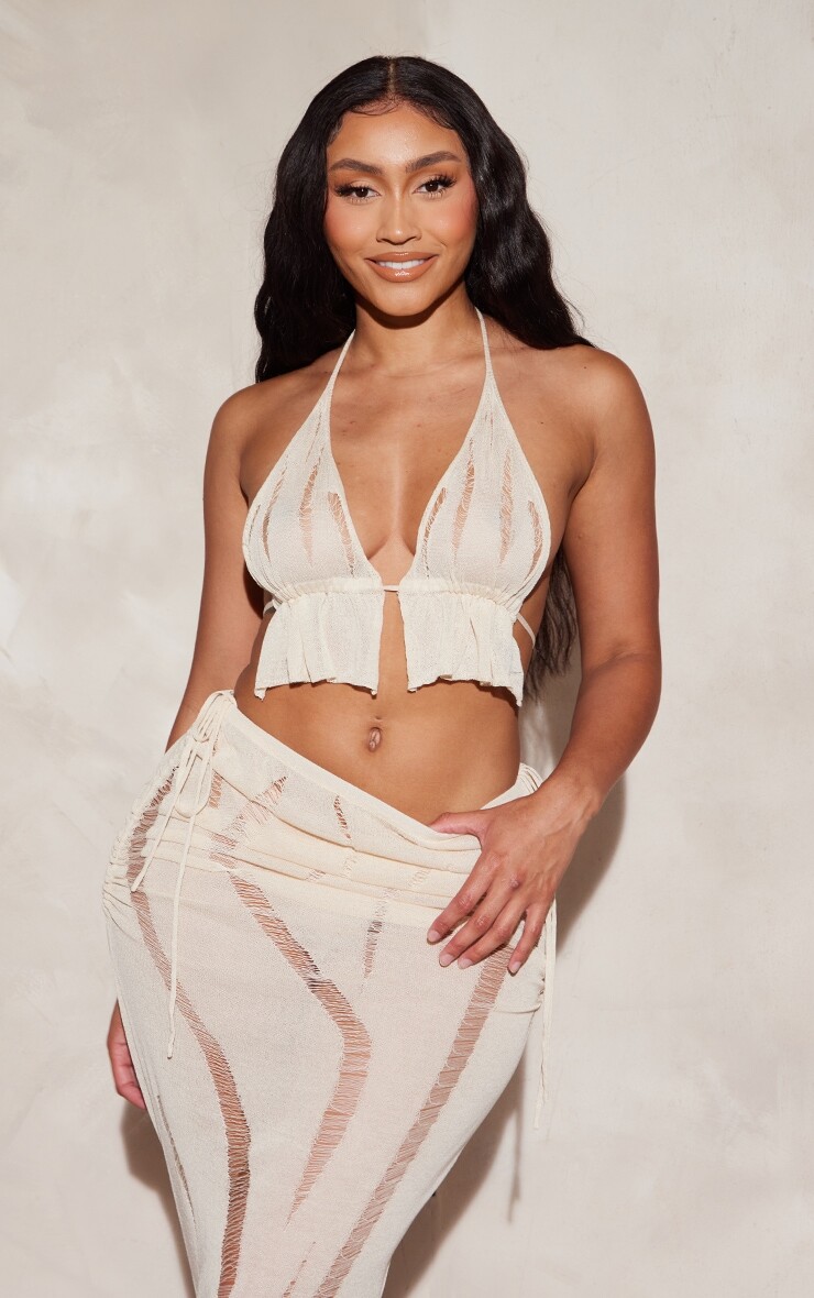 

PrettyLittleThing Кремовый бралетт без косточек с глубоким вырезом и бретелькой Shape