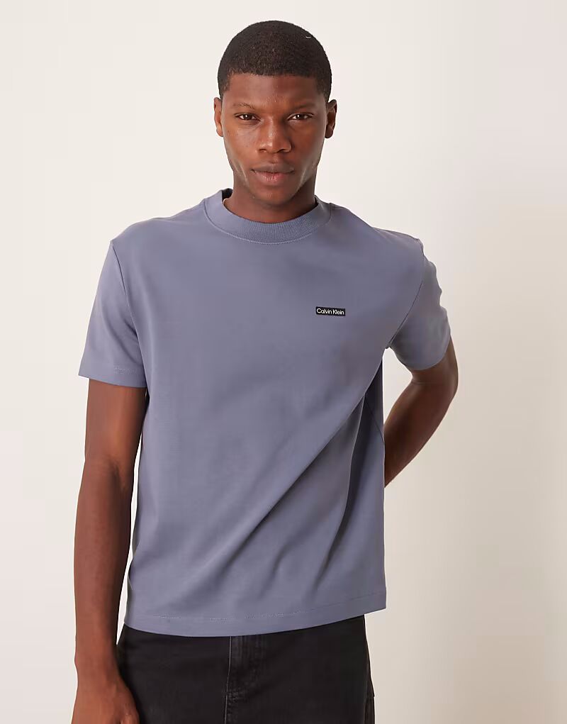 

Calvin Klein Jeans - Футболка серого цвета с нашивкой-логотипом