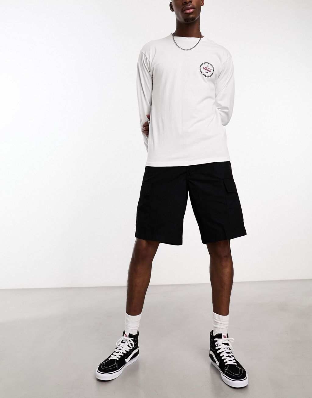 

Черные шорты-карго Vans Пакет Utility — эксклюзивно для Asos