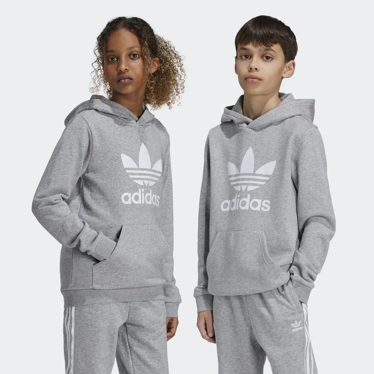 

Детская толстовка с капюшоном в трилистнике Adidas, серый