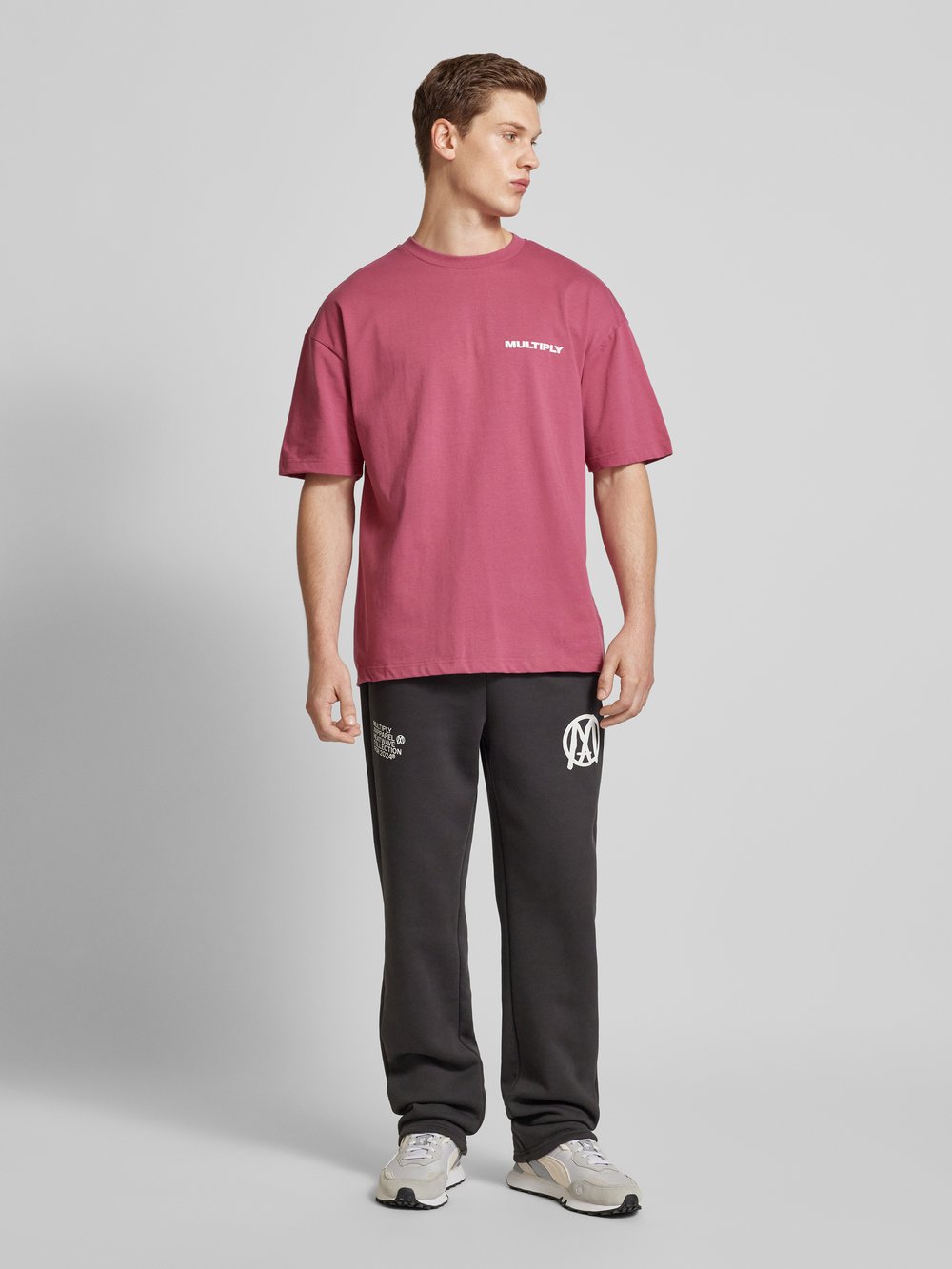 

Футболка оверсайз с этикеткой Multiply Apparel, розовый